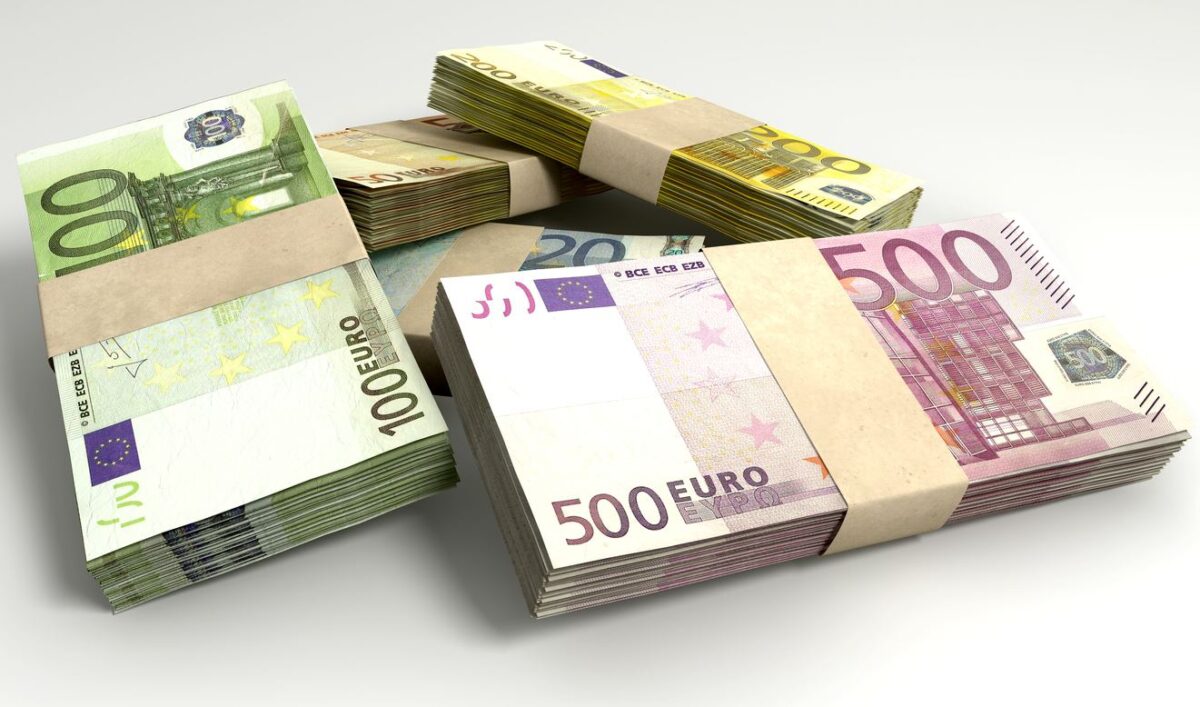 Liasse Billets Banque 100, 200 Et 500 Euros