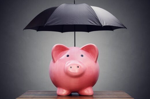 Tirelire Sous Un Parapluie, évoque La Sécurité, La Protection Financière, Assurance Vie